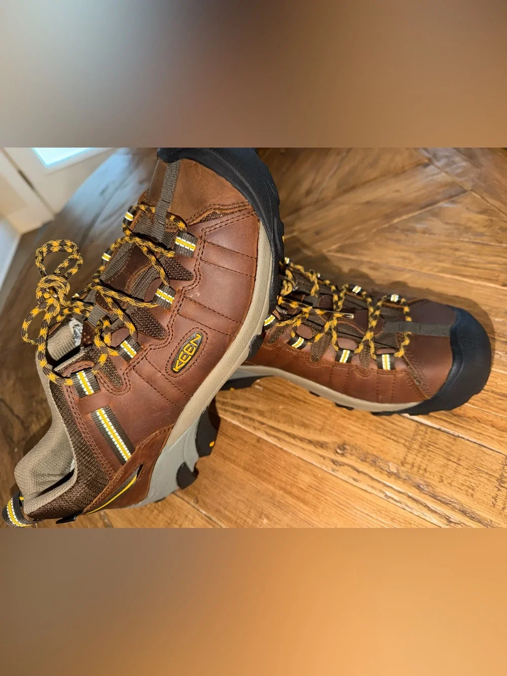 KEEN Men's Targhee II Waterproof Hiking Shoes Size 10.5 Cascade Brown Low/ clean